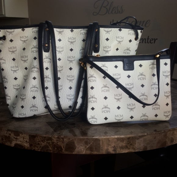 SOLD NOT AVAILABLE Authentic MCM Tote and pouch - Picture 12 of 16